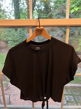 Abercrombie & Fitch Black Cropped Tie-Front Tee (YPB)